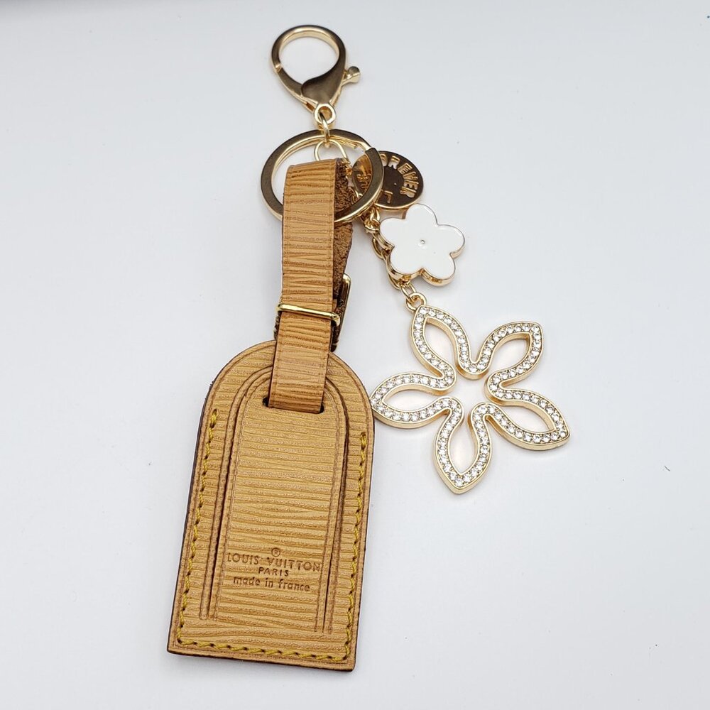 Authentic Louis Vuitton Luggage Nametag with Unbranded Clover Keycharm